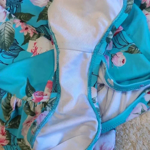 Cupshe Swimsuit Women's 0X Plus Floral Strappy V-Neck One-Piece Suit - Picture 7 of 9